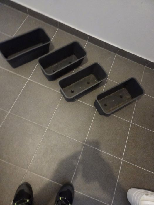 Donica doniczka ogrodowa lub balkonowa 4 sztuki