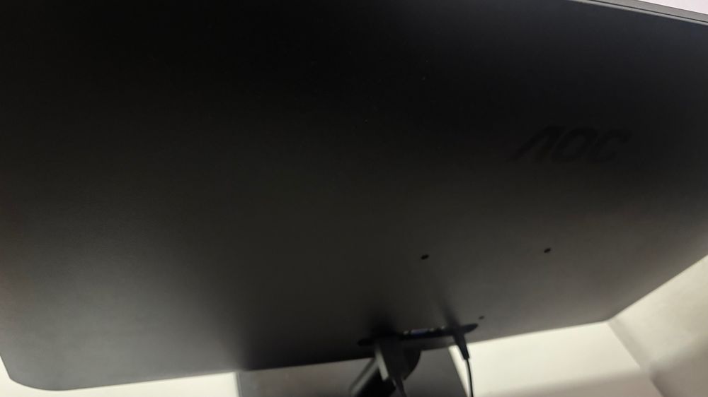 monitor preto com suporte praticamente novo com menos de 1 mês de uso