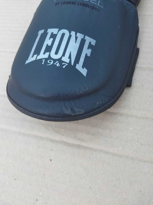 М - защита голени и стопы Leone Mono Black щитки на гомілку захист ніг