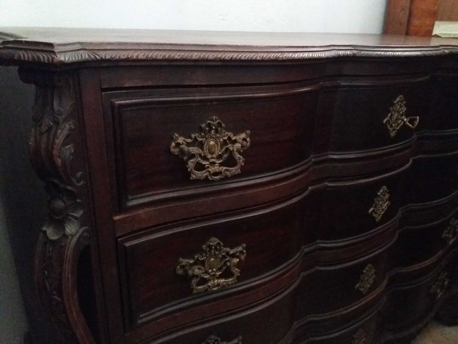 Cómoda Antiga com chaves Dão José