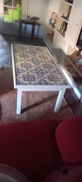 Mesa com azulejos retangular
