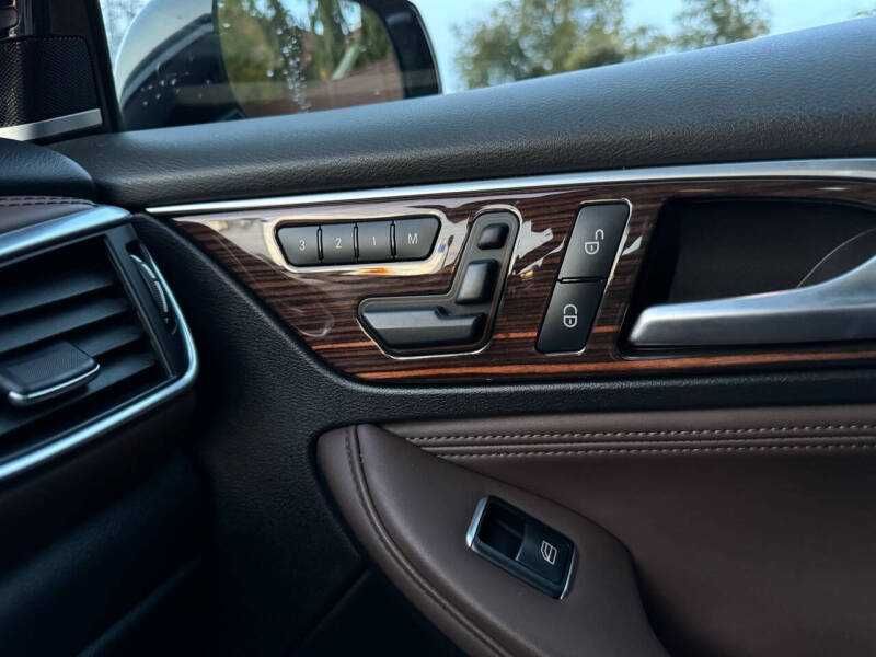 2017 Infiniti QX30