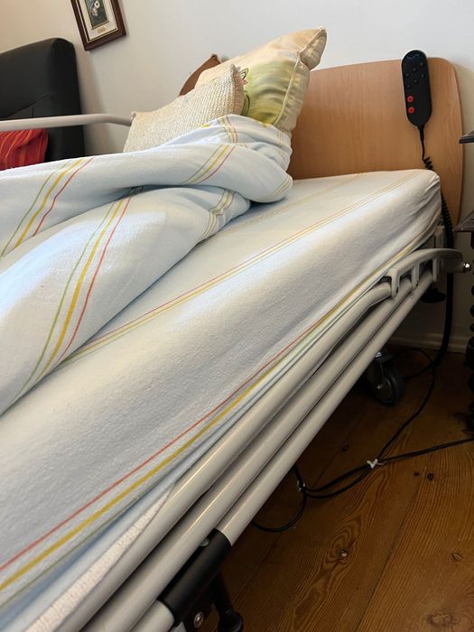 Cama Articulada Eléctrica Hospitalar: como nova!!