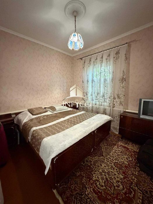 Продаж будинку біля "Білого Лотоса"
