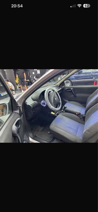 Corsa bem estimado ano 2000.