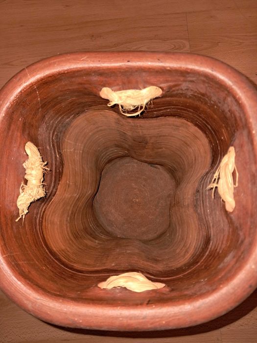 Bengaleiro / Recipiente decorativo artesanal em barro — peça única