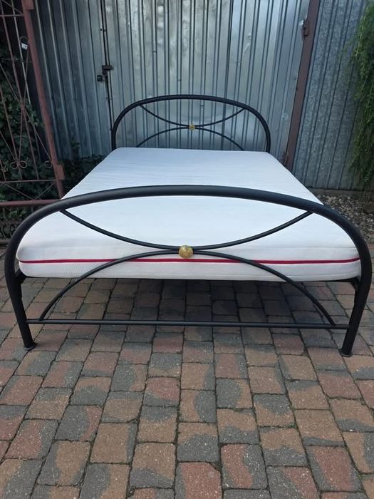 Łóżko 140cm na 200cm z materacem