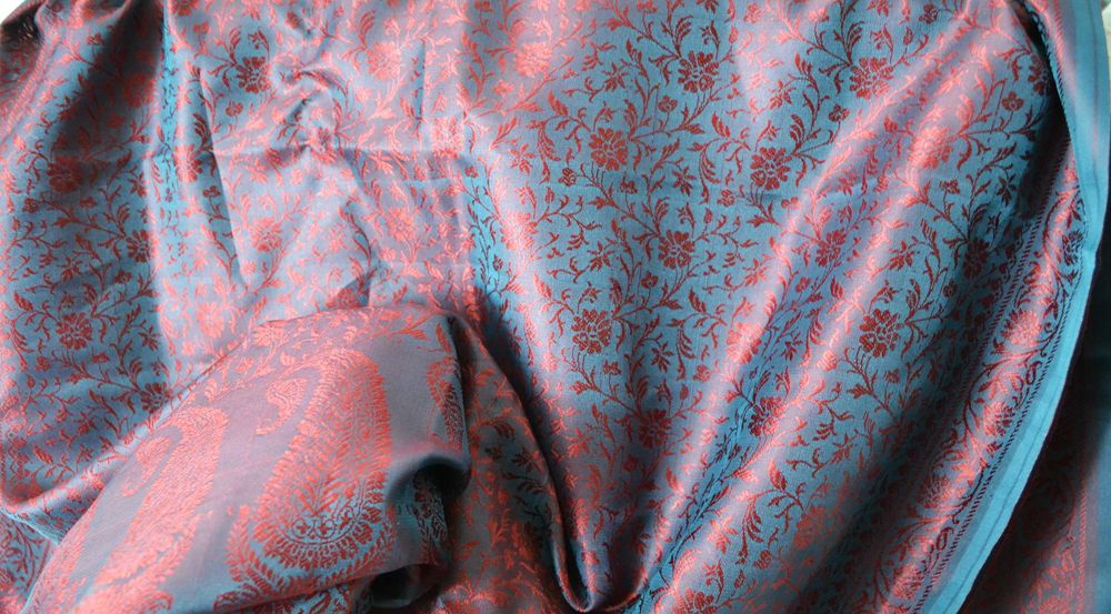 Satynowy elegancki szal