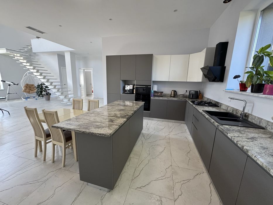 Продаж 5 кім. будинку 248 кв.м. Дачі Осокорки 6 км.