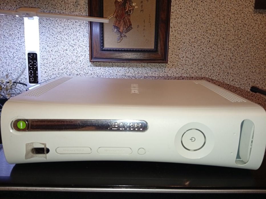 Игровая приставка Xbox 360 Fat  20 ГБ — только консоль + HDD