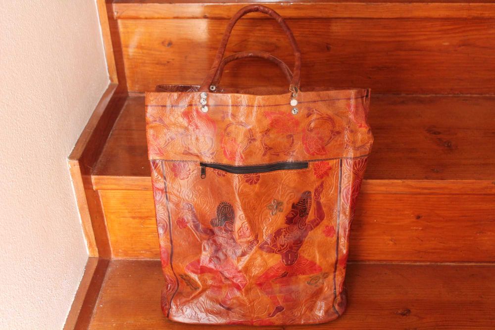 Carteira de mão em pele