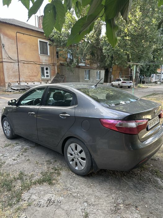 Продам Kia Rio 2012 1.6 бензин