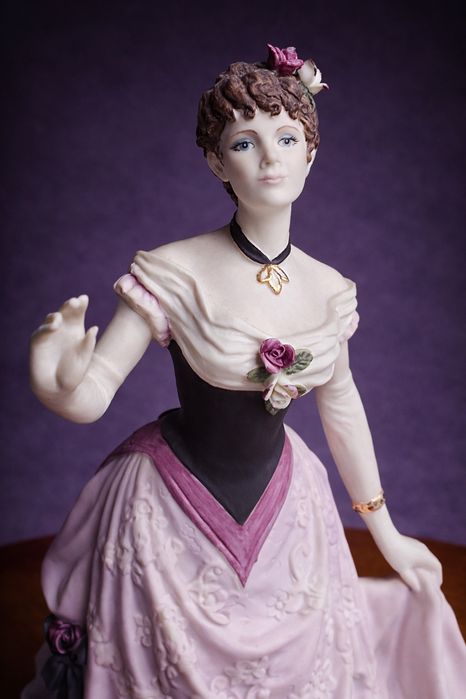 Porcelanowa figurka Coalport – „Age of Elegance: Matinee