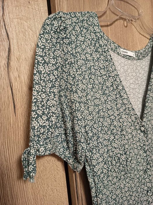 Sukienka midi Cropp w drobne kwiatki / rozmiar XS