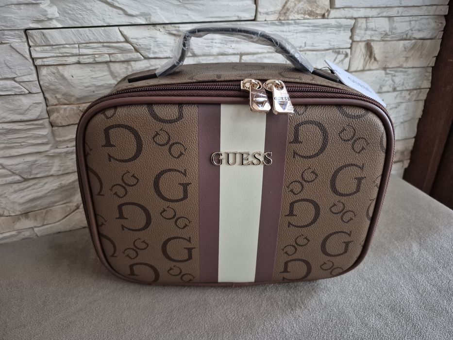 Kosmetyczka Damska Kuferek Guess