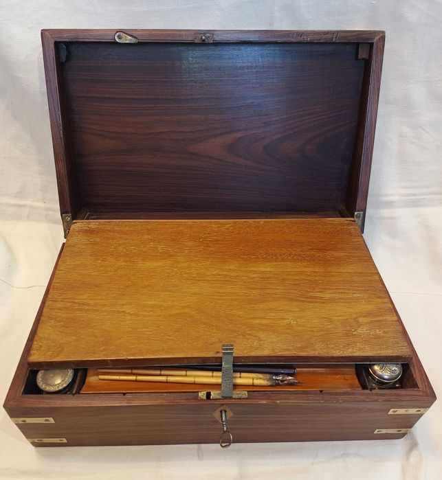 Escritório Portátil Pau Santo