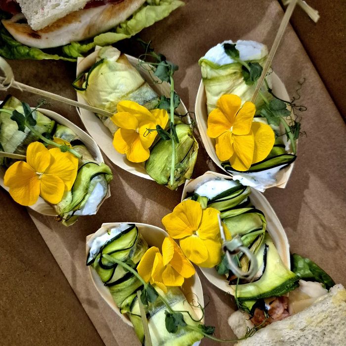 Catering na każdą okazję.  Garmażerka, finger food, sałatki itd.