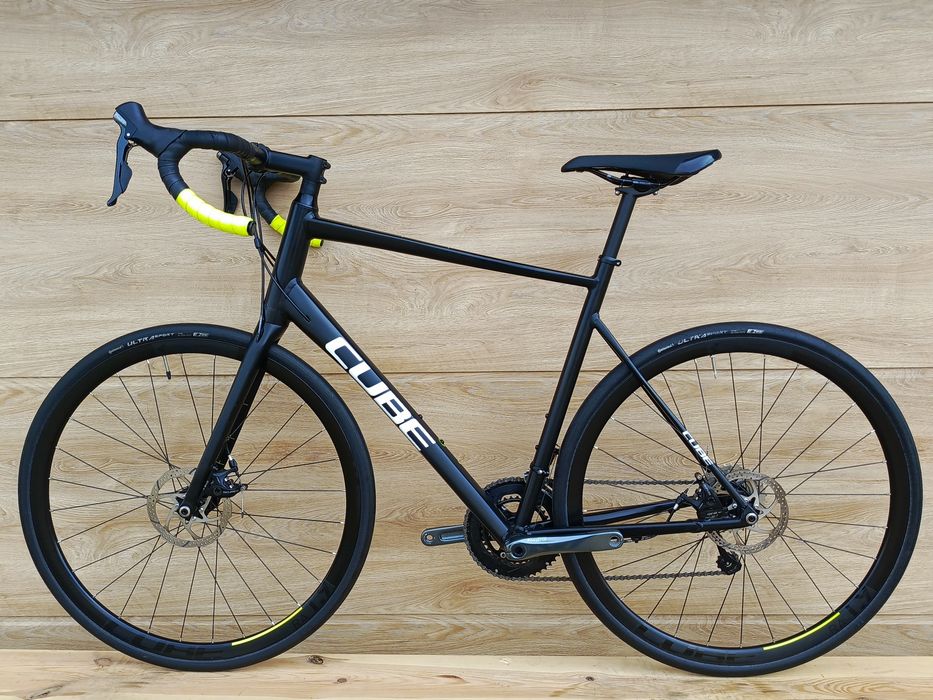 Rower szosowy Cube Attain Race Disc Shimano Tiagra r.60  stan idealny