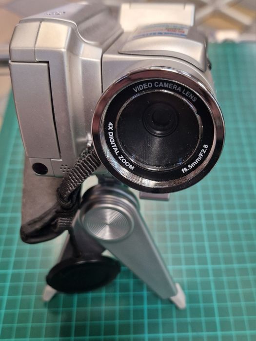 Kamera JVC DV7 + statyw