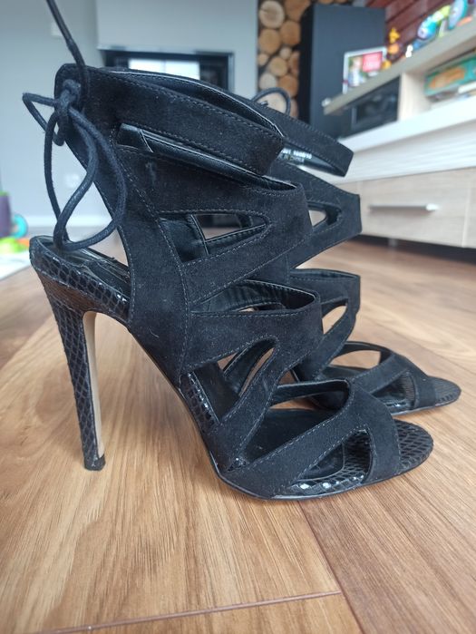 Czarne szpilki sandaly