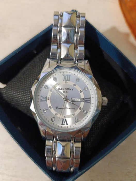 Чоловічий годинник