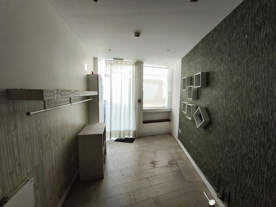 Prédio + 2 Apartamentos.
