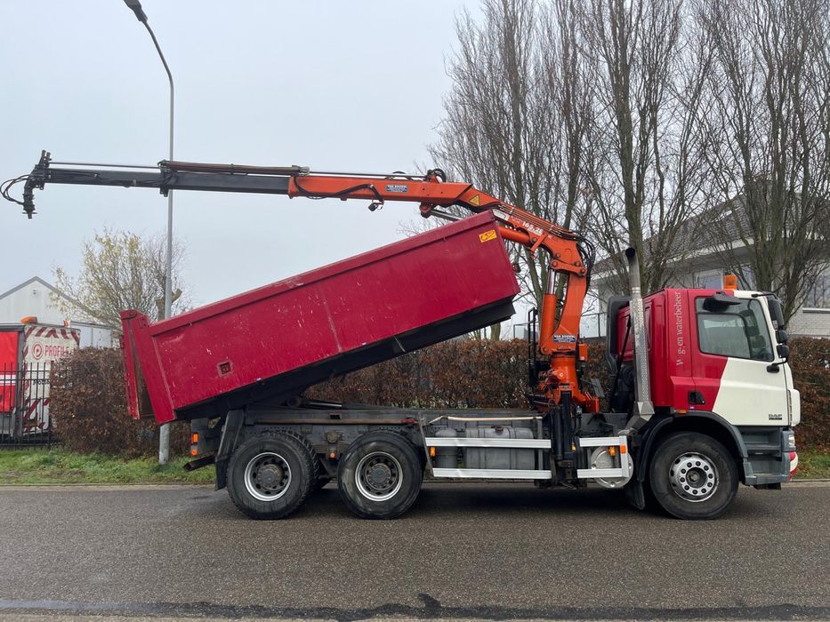 DAF CF75 310cv BASCULANTE COM GRUA E RADIO-COMANDO APENAS 122.000km