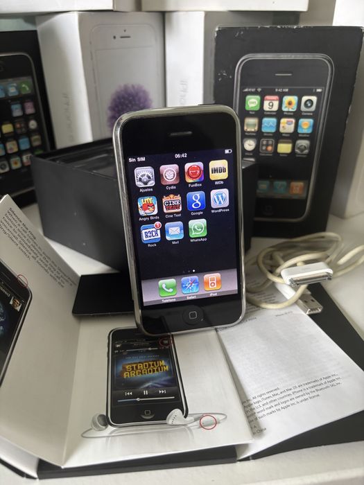 Iphone 2G com acessorios