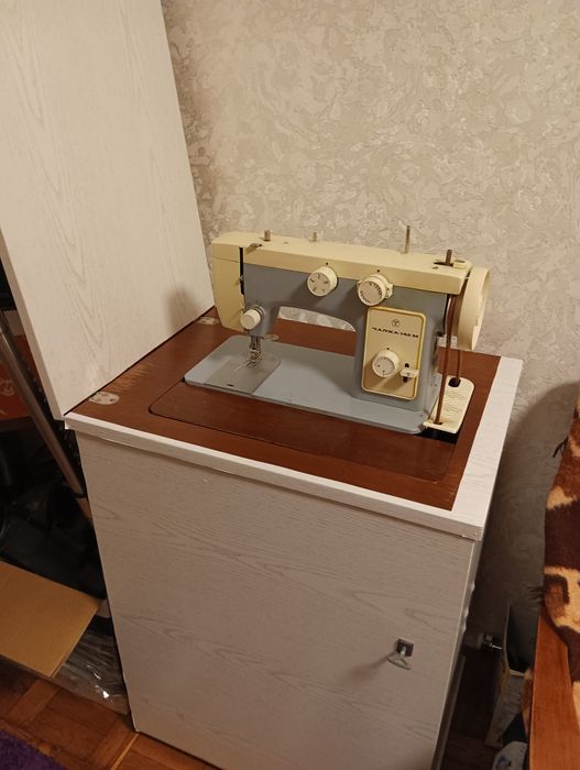 Швейна машинка Чайка 142 М