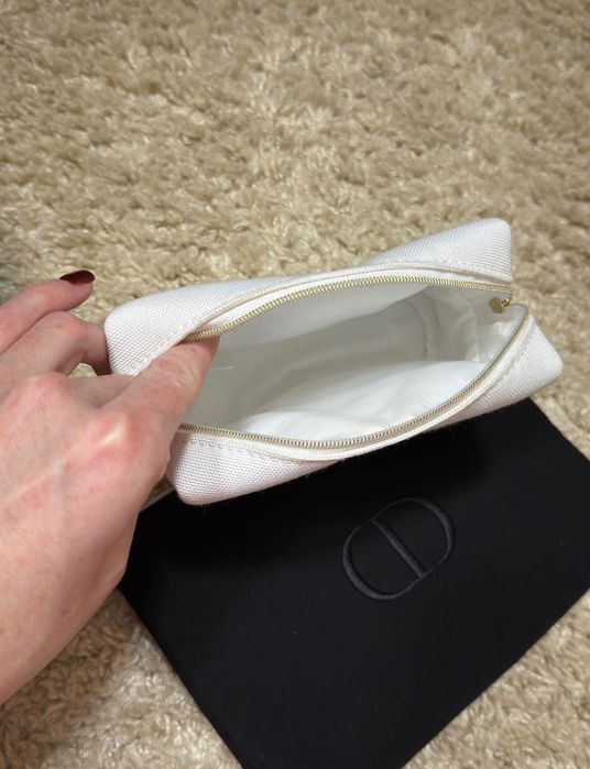 Продам косметички Діор та Шанель оригінал все разом продаю