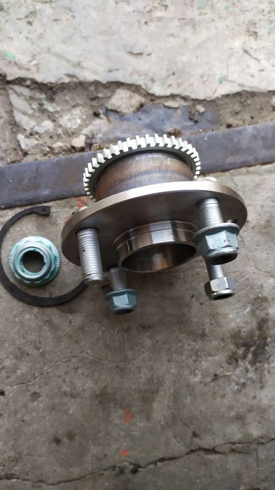 Продам на мазду 323 ба,1995.