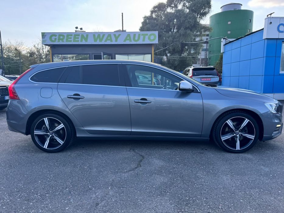 Volvo V60 Facelift R-Design D3 Drive-E 2016