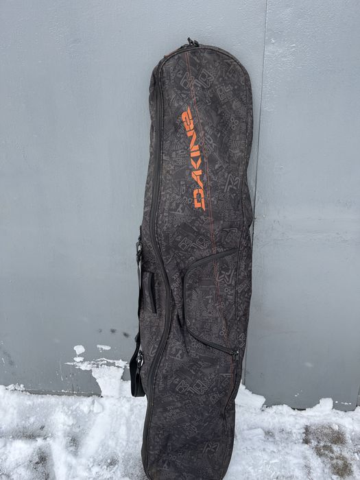 Сноуборд з кріпленнями.