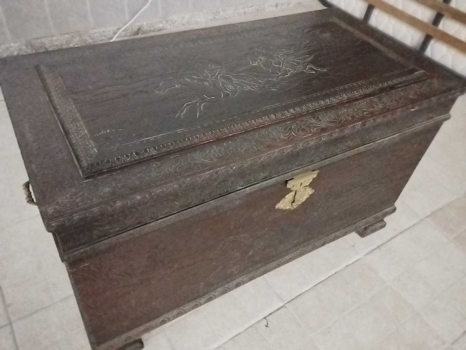 Arca/Baú Antigo Mogno Maciço