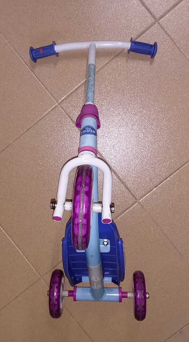 Trotinete frozen de três rodas