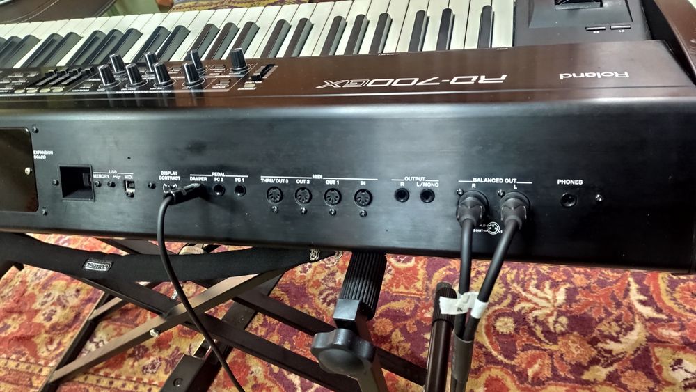 Продам сценическое электропиано Roland RD-700GX