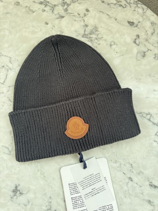 Стильна шапка Moncler тепла