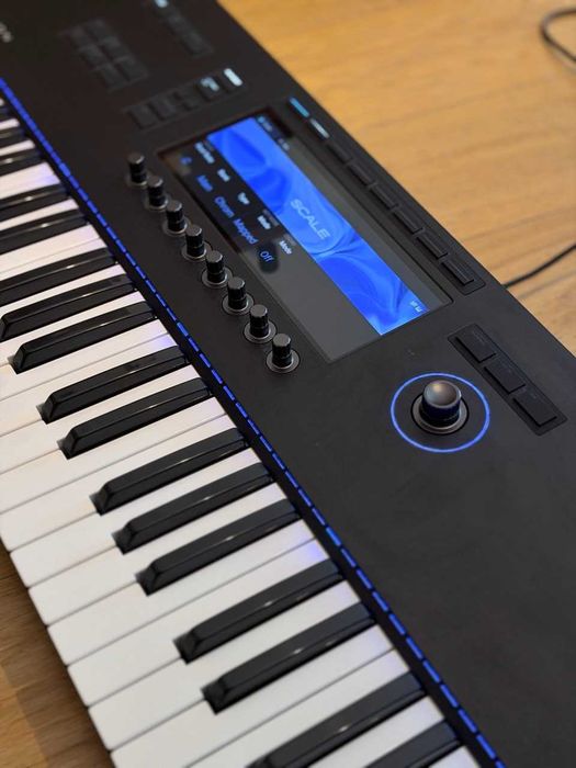 Native Instruments Kontrol S49 MK3 - Como Novo (só usado em casa)