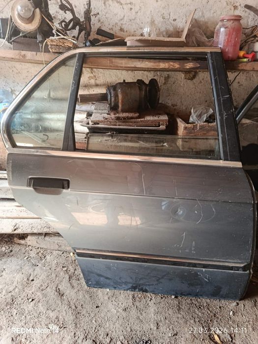 Двері до автомобіля