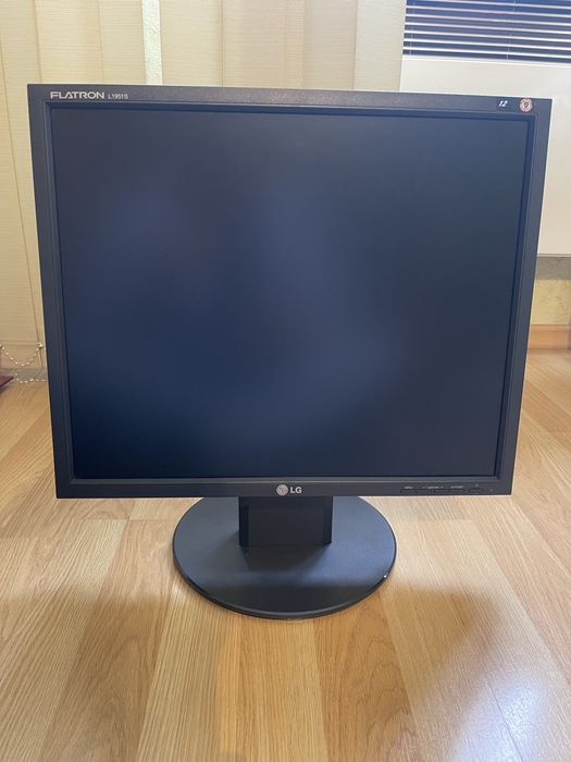 Монитор LG Flatron L1951S. 19 дюймов. ЖК. Полный комплект. В идеале
