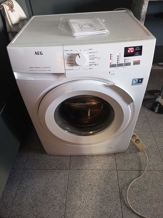 Máquina Lavar Roupa AEG L6FBK821U (ler com atenção) para Peças ou reparação