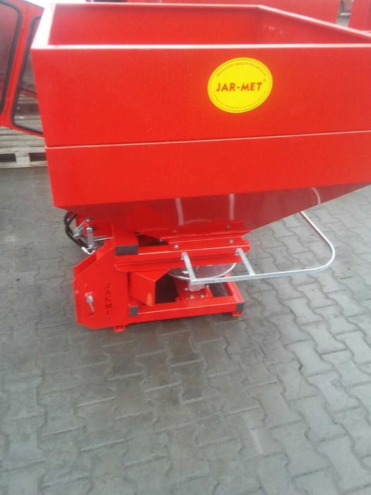 Розкидач міндобрив лійка рум 1000 кг Польща чистий Оригінал