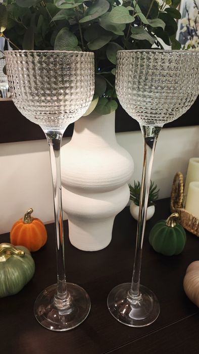 Castiçais lindíssimos em tons de branco