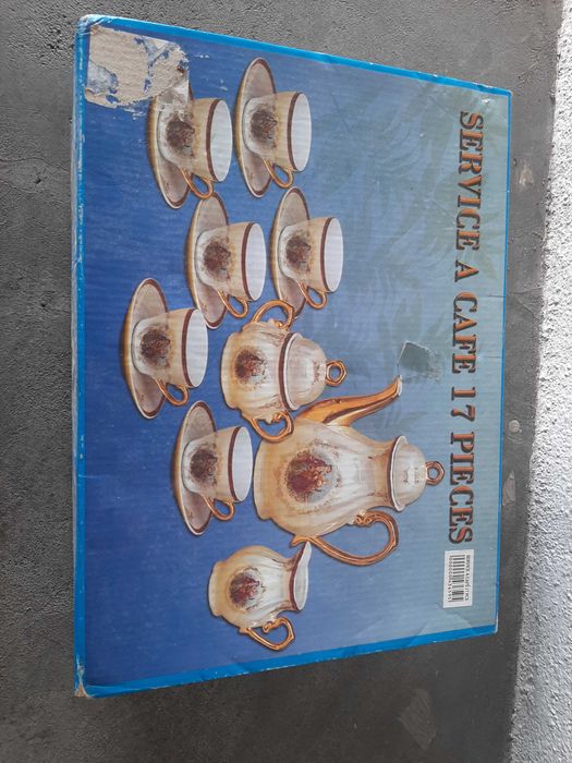 Conjunto de café de 17 peças em porcelana (Novo)