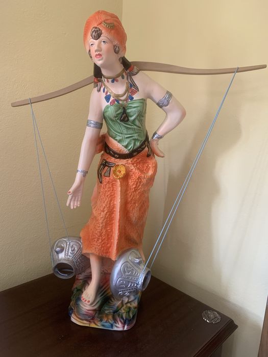 Escultura em cerâmica - A Aguadeira