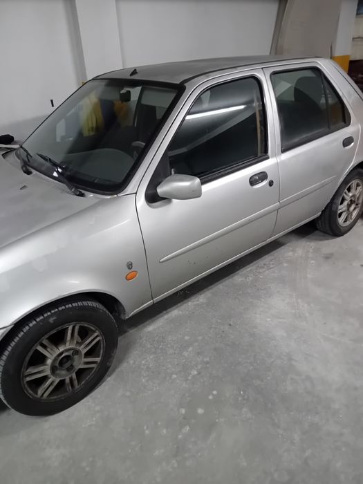 FORD FIESTA 2000