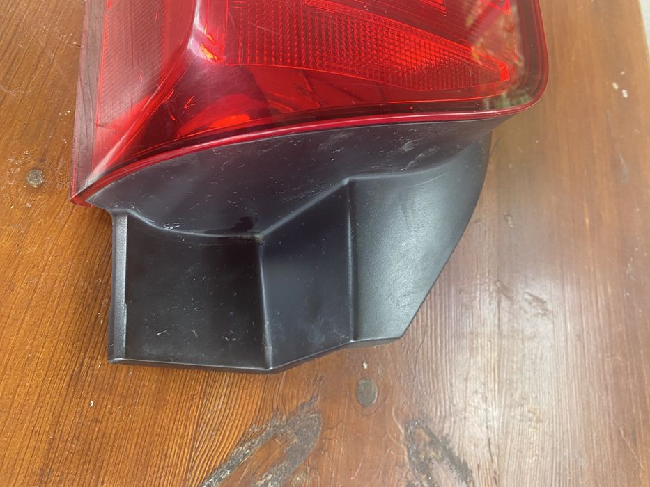 Продам два різних стопа на volswagen T6 лівий та правий