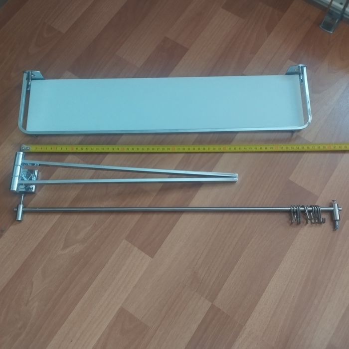 Полочка для ванной, полотенцедержатели, штанга для подвешивания одежды