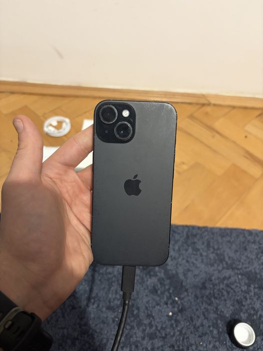 Iphone 15 256GB czarny + etui, kondycja 89%