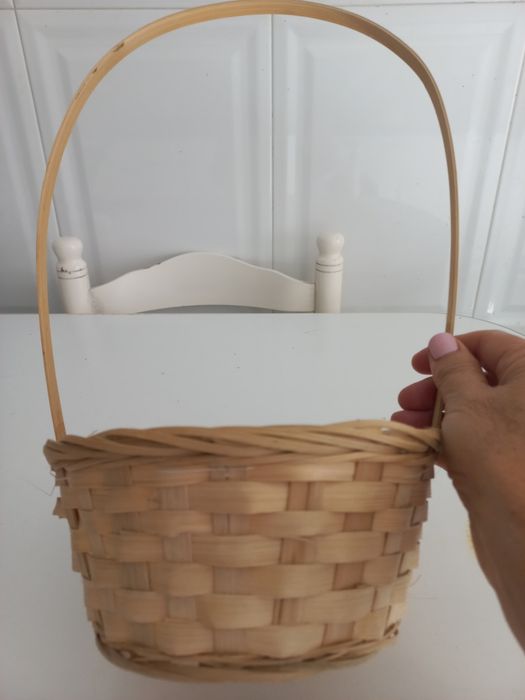Cesta Nova em vime , com asa... Muito versátil.